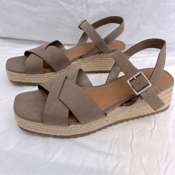 NWOT/NWOB a.n.a. Eloise Wedge sandals in porcini color. - Picture 7 of 10